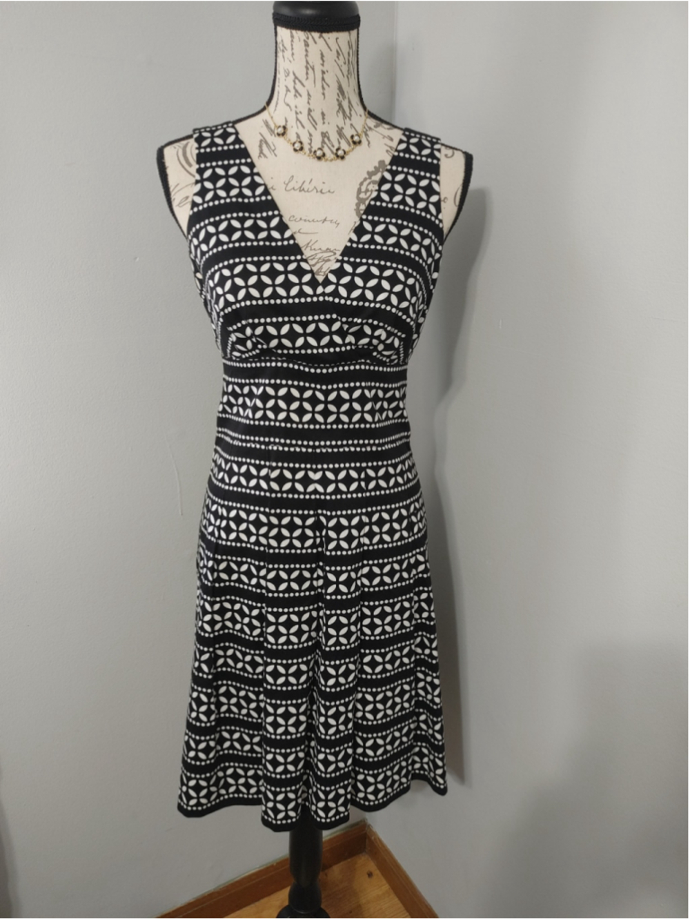 Women's White House Black Market Midi Fit & Flare Geometric Dress Size 0